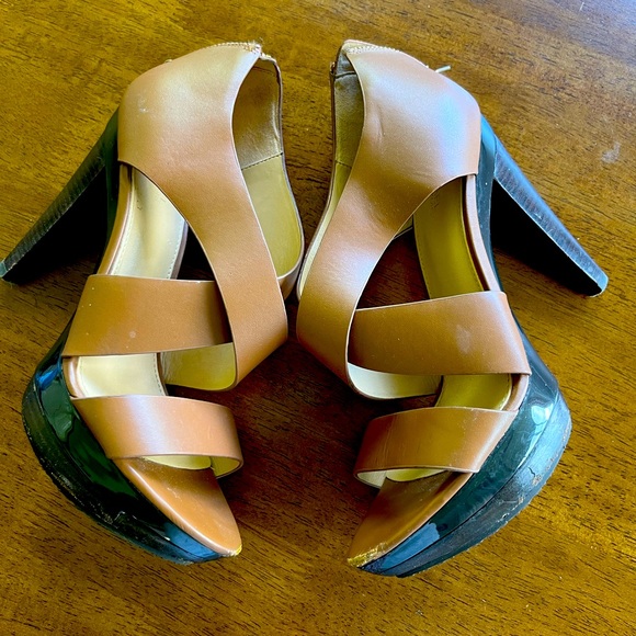 Michael Kors Cognac Brown High Heel
Platform Sandals. Sz: 7 & 1/2 - Picture 3 of 9